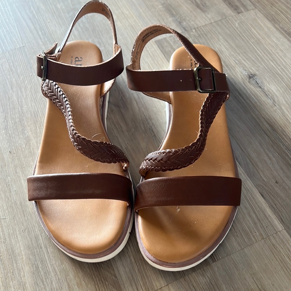 Women’s sandals